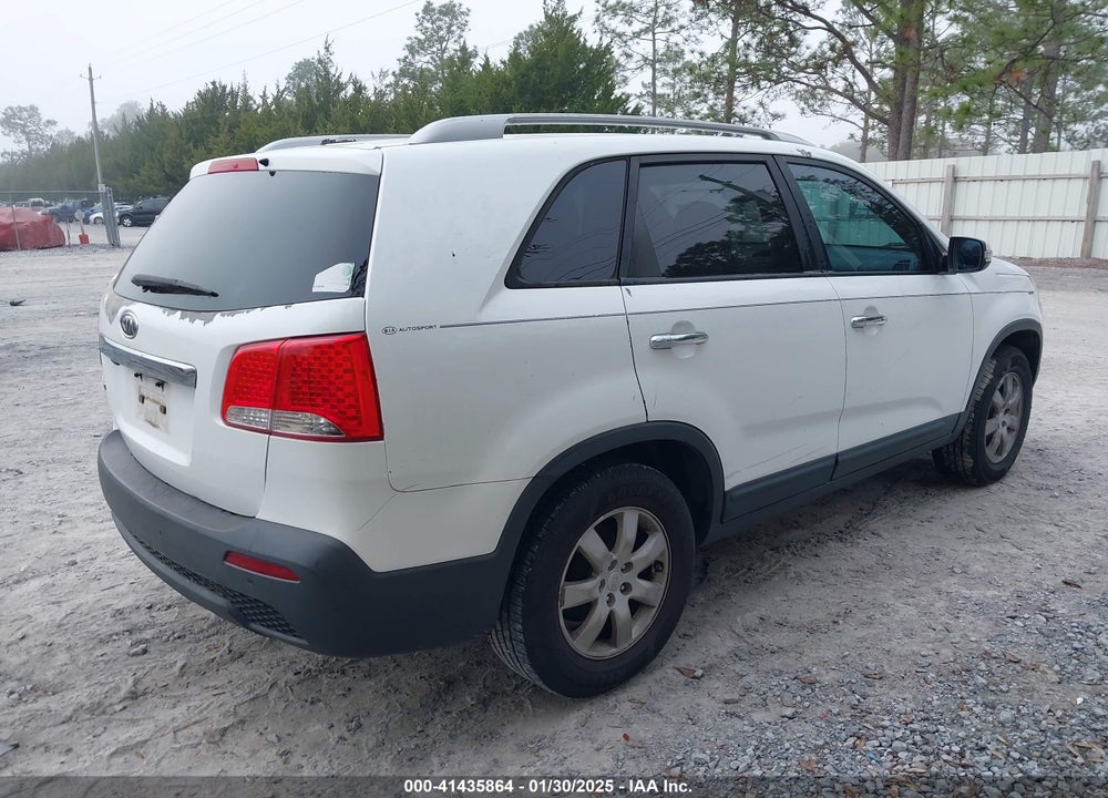 2011 KIA SORENTO LX VIN: 5XYKT3A18BG013651