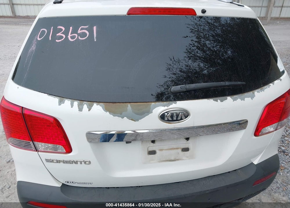 2011 KIA SORENTO LX VIN: 5XYKT3A18BG013651