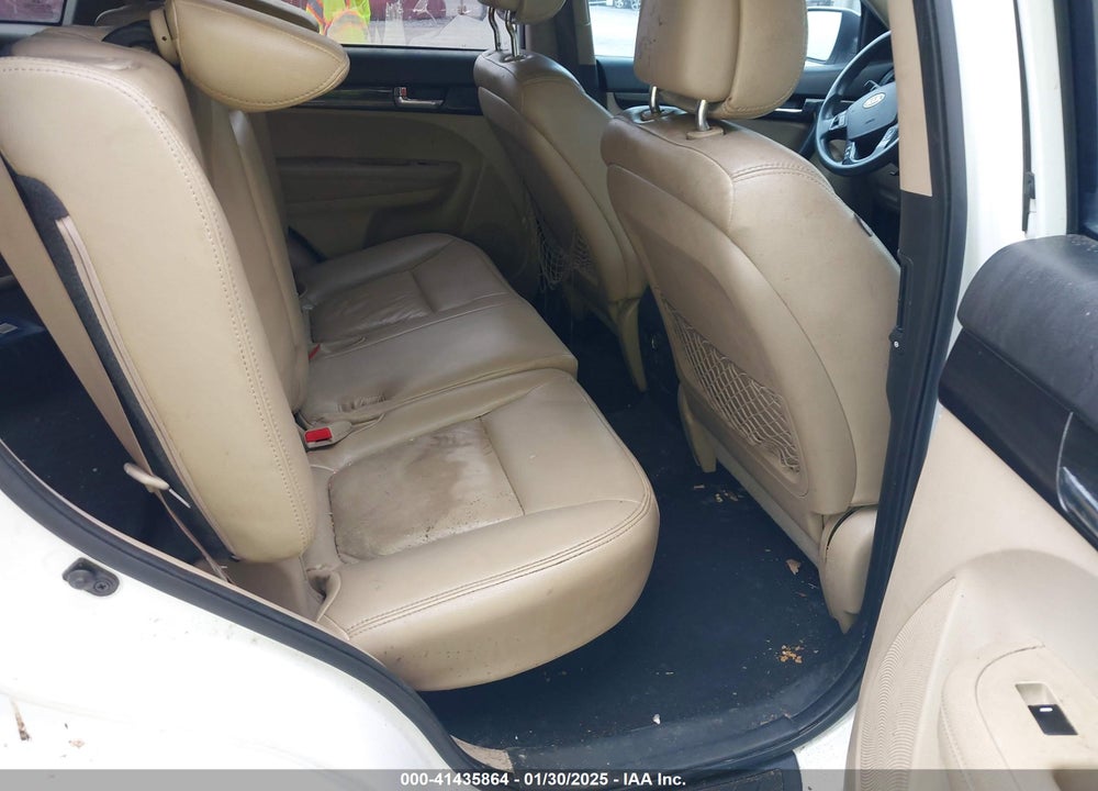 2011 KIA SORENTO LX VIN: 5XYKT3A18BG013651