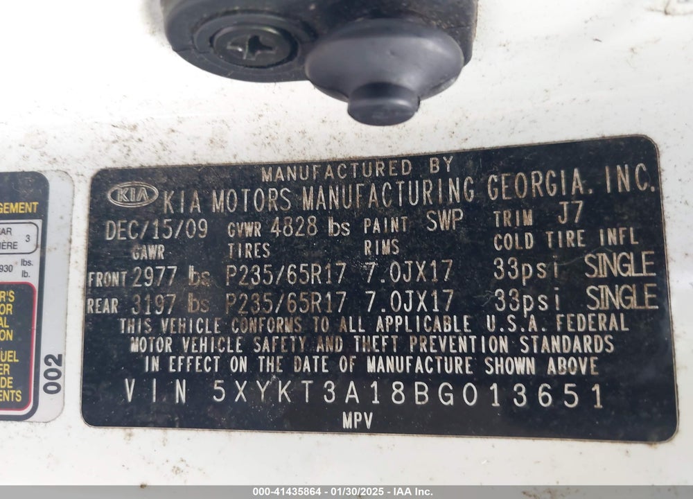 2011 KIA SORENTO LX VIN: 5XYKT3A18BG013651