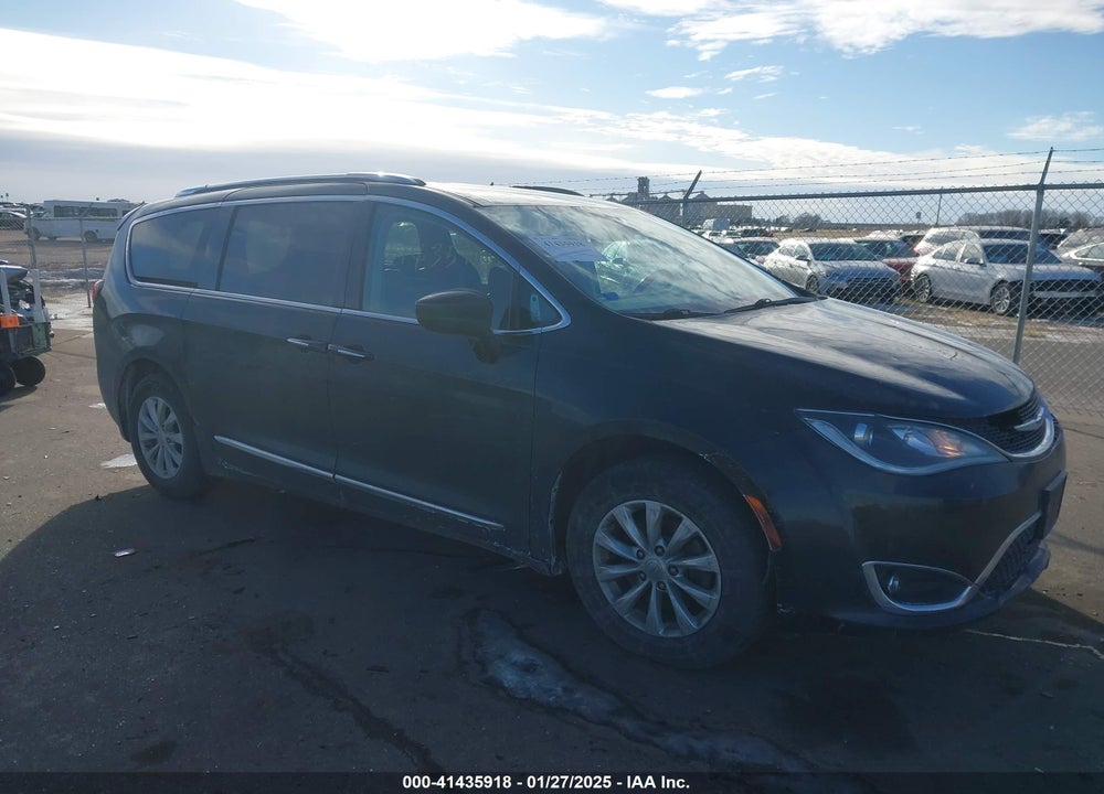 2018 CHRYSLER PACIFICA TOURING L VIN: 2C4RC1BG7JR322639