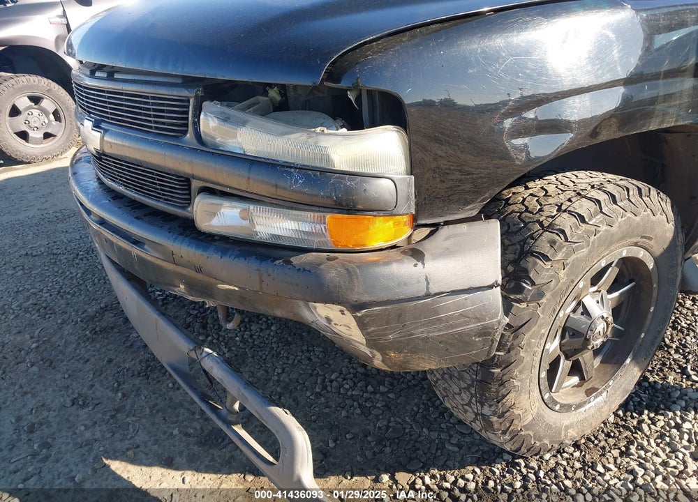 2001 CHEVROLET TAHOE LS VIN: 1GNEC13T81R141783