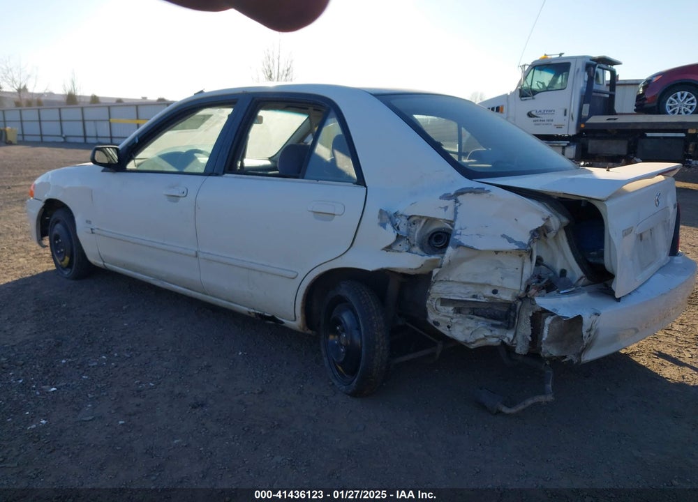 2000 MAZDA PROTEGE ES VIN: JM1BJ2237Y0290127