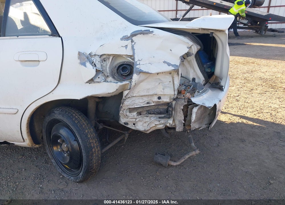 2000 MAZDA PROTEGE ES VIN: JM1BJ2237Y0290127