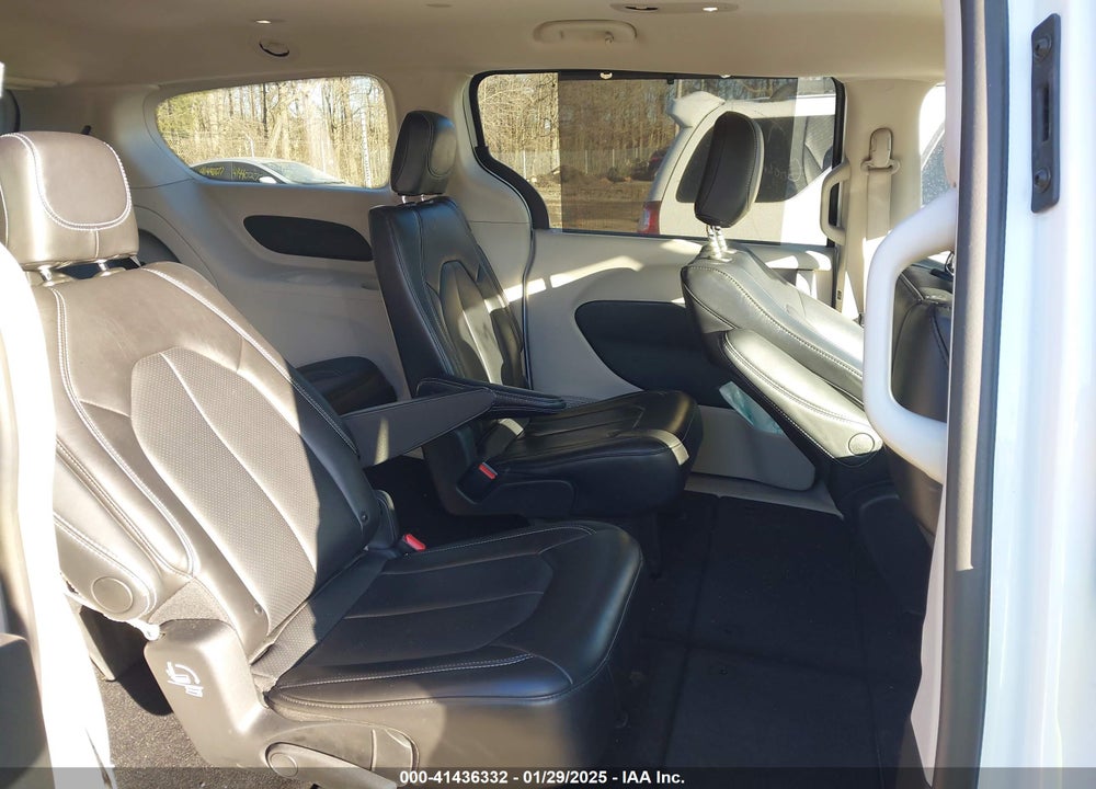 2024 CHRYSLER PACIFICA TOURING L VIN: 2C4RC1BG1RR106264