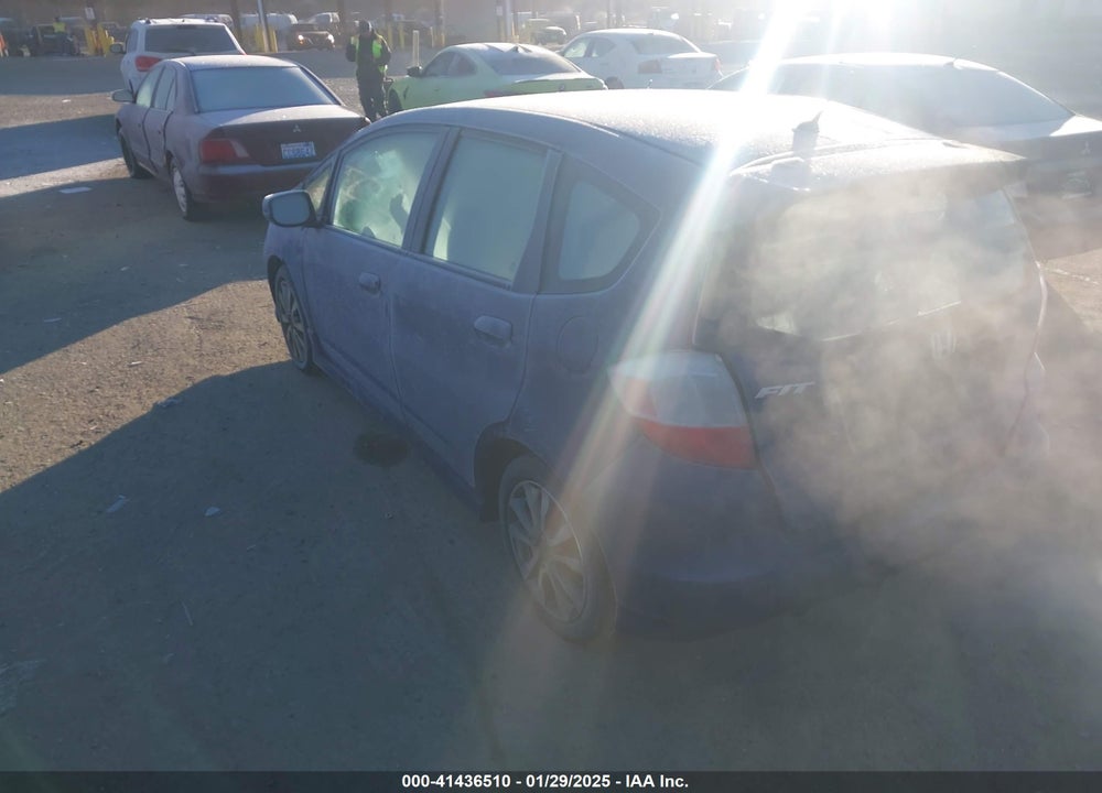2013 HONDA FIT VIN: JHMGE8H61DC027041