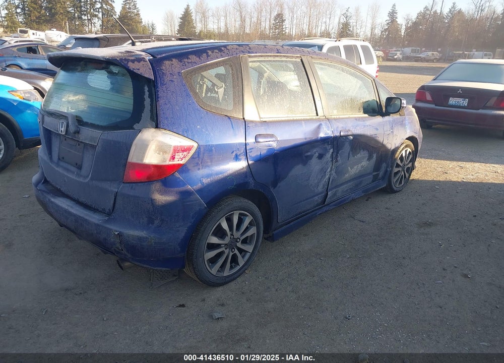 2013 HONDA FIT VIN: JHMGE8H61DC027041