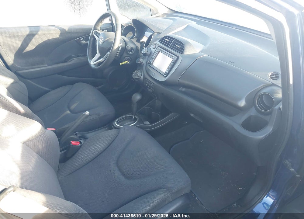 2013 HONDA FIT VIN: JHMGE8H61DC027041