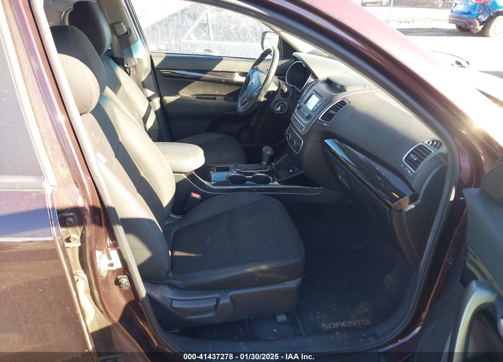 2015 KIA SORENTO LX VIN: 5XYKT4A67FG578934