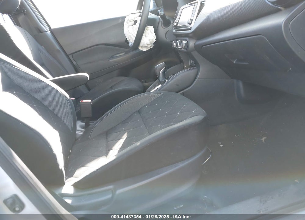 2019 NISSAN KICKS S VIN: 3N1CP5CU5KL557063