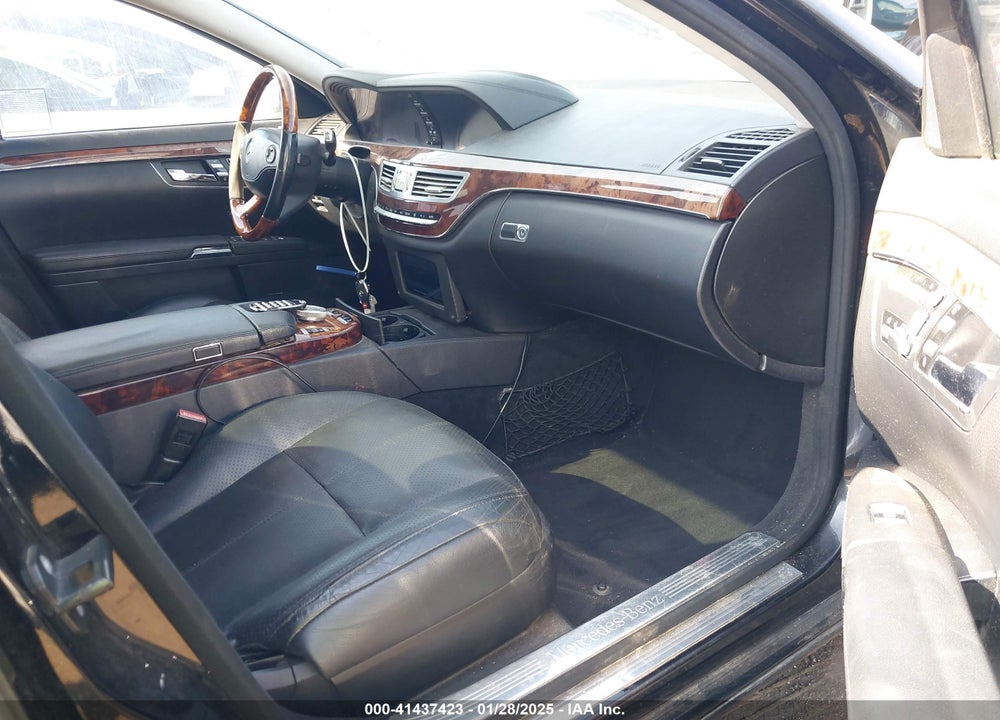 2008 MERCEDES-BENZ S 550 VIN: WDDNG71X68A192946