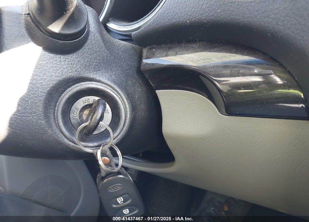 2012 KIA SORENTO LX VIN: 5XYKT3A18CG198253