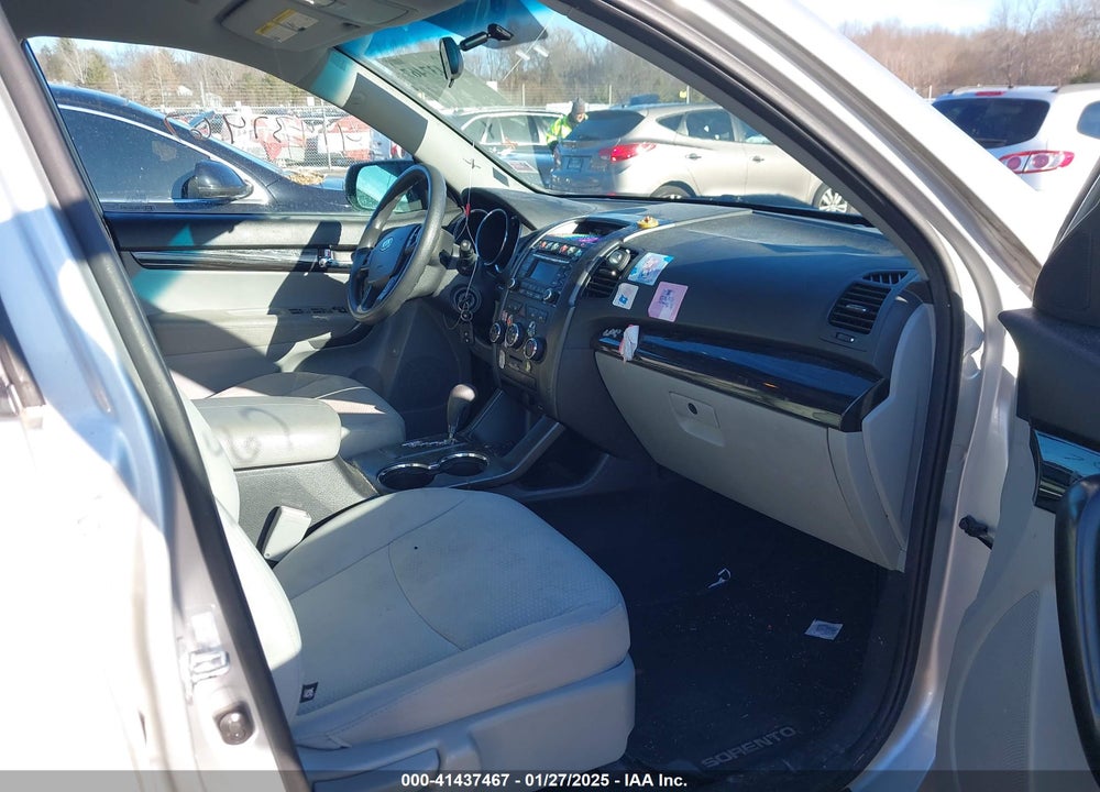 2012 KIA SORENTO LX VIN: 5XYKT3A18CG198253