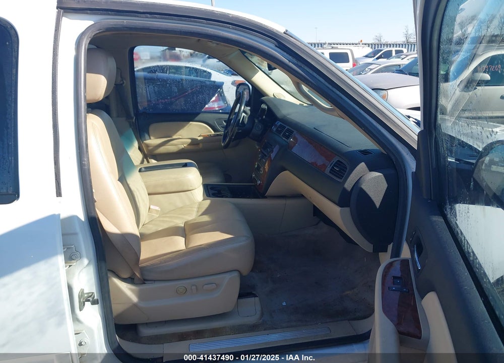 2008 CHEVROLET TAHOE LT W/3LT VIN: 1GNFC13078J137307
