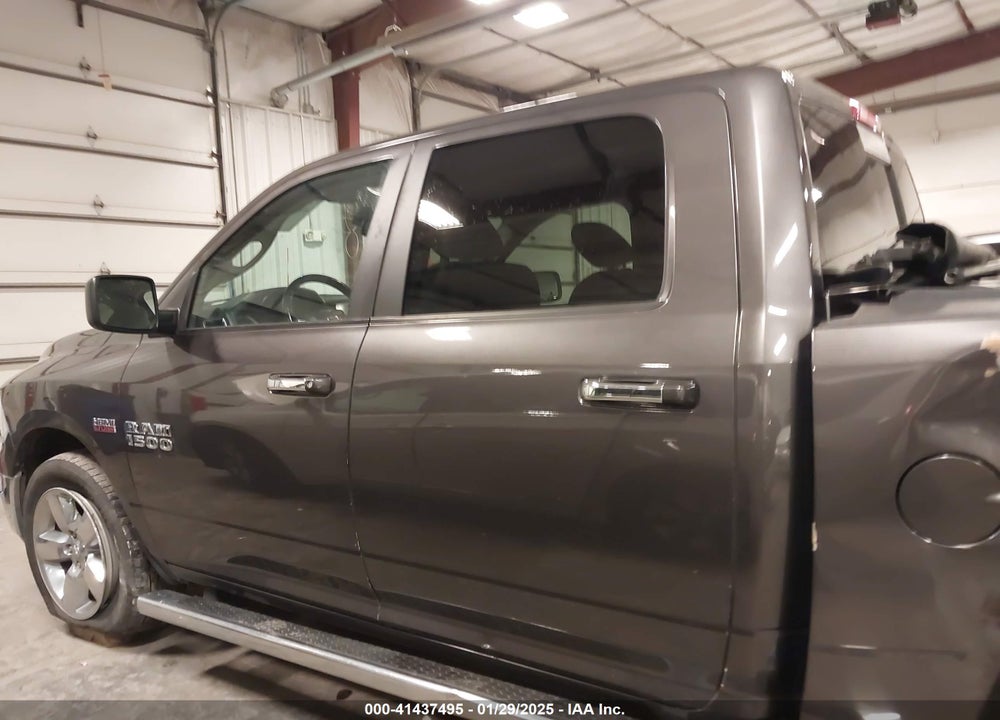 2015 RAM 1500 VIN: 3C6RR7LT4FG598052