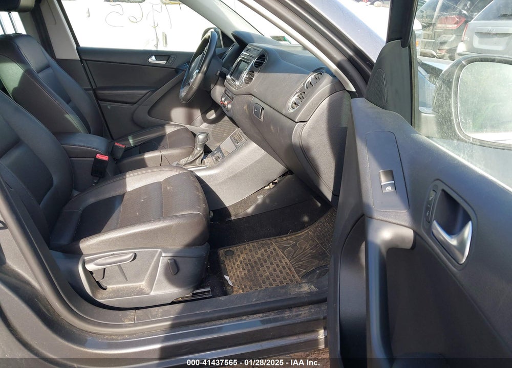 2014 VOLKSWAGEN TIGUAN SE VIN: WVGBV3AX2EW563901