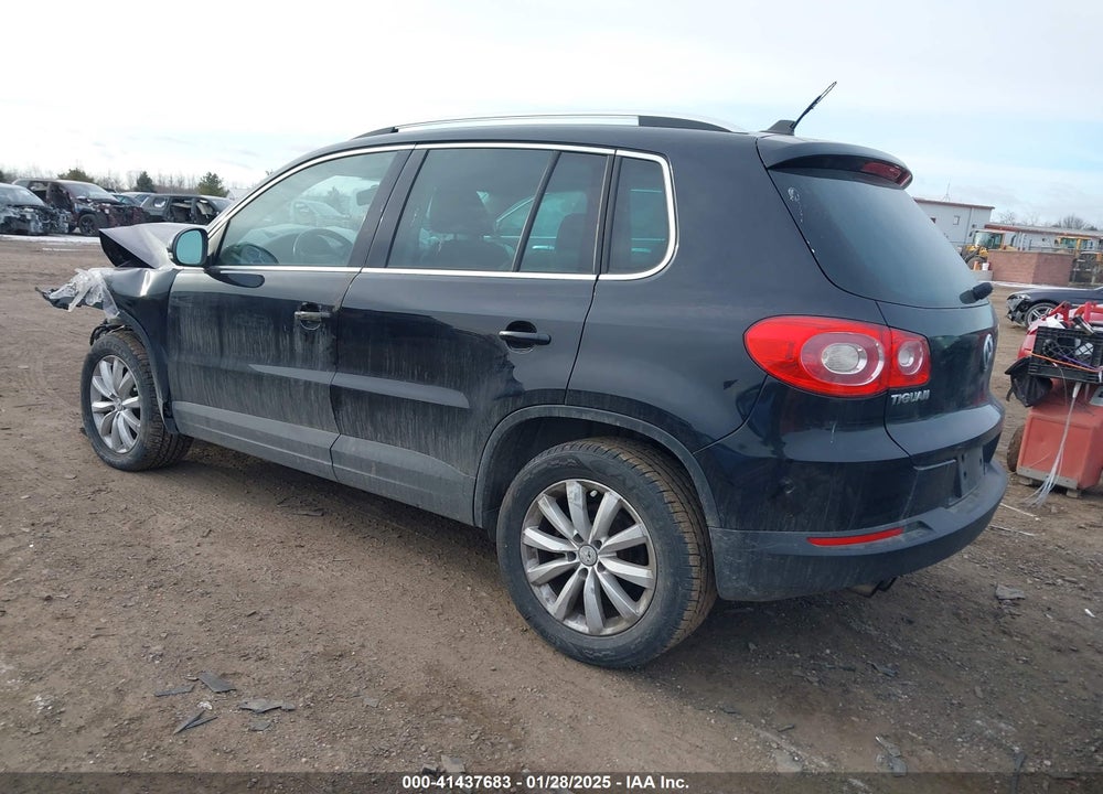 2011 VOLKSWAGEN TIGUAN SE VIN: WVGBV7AX1BW567294