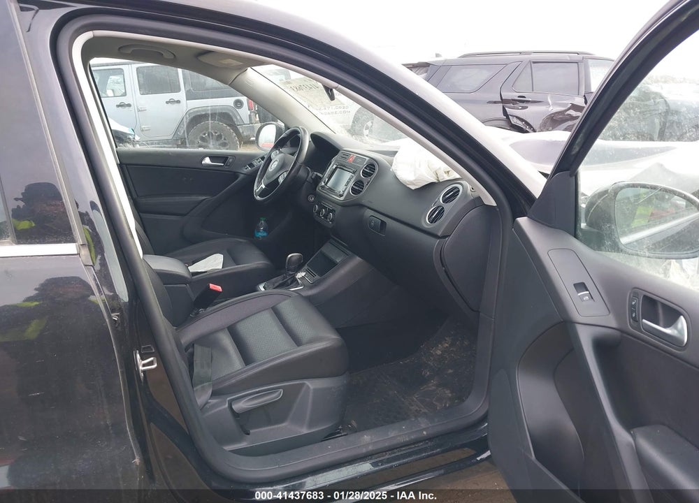 2011 VOLKSWAGEN TIGUAN SE VIN: WVGBV7AX1BW567294