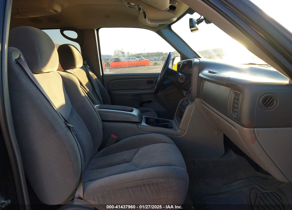 2004 CHEVROLET TAHOE LS VIN: 1GNEK13ZX4J243371