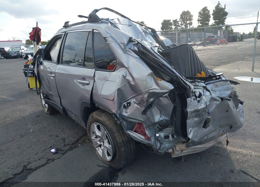 2020 TOYOTA RAV4 XLE VIN: 2T3P1RFV0LC104685