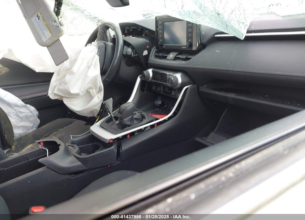 2020 TOYOTA RAV4 XLE VIN: 2T3P1RFV0LC104685