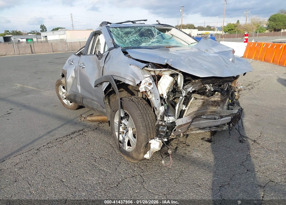 2020 TOYOTA RAV4 XLE VIN: 2T3P1RFV0LC104685
