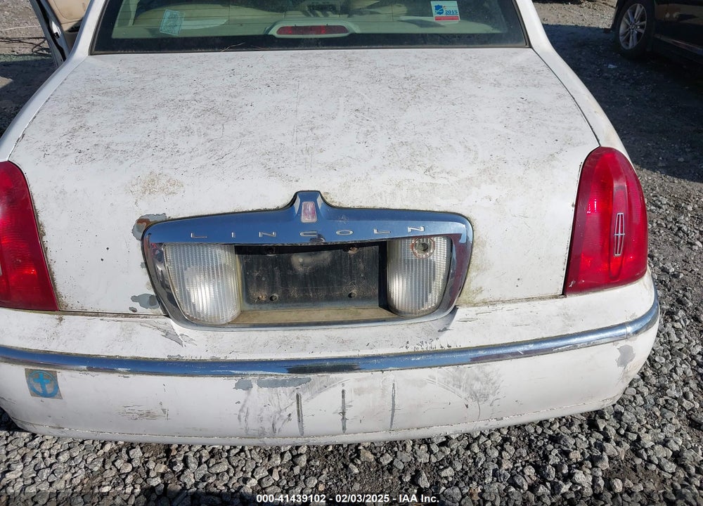 2002 LINCOLN TOWN CAR SIGNATURE VIN: 1LNHM82W02Y655024