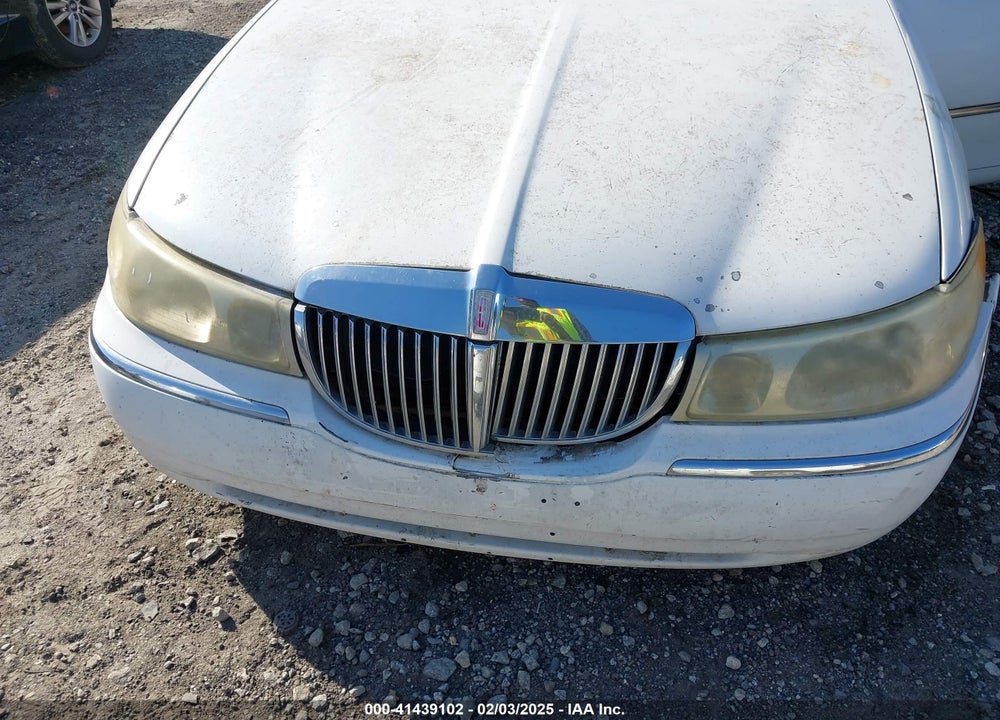 2002 LINCOLN TOWN CAR SIGNATURE VIN: 1LNHM82W02Y655024