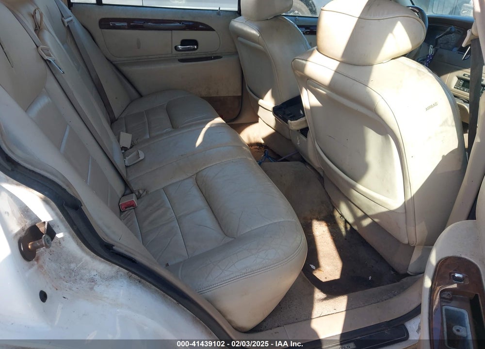 2002 LINCOLN TOWN CAR SIGNATURE VIN: 1LNHM82W02Y655024