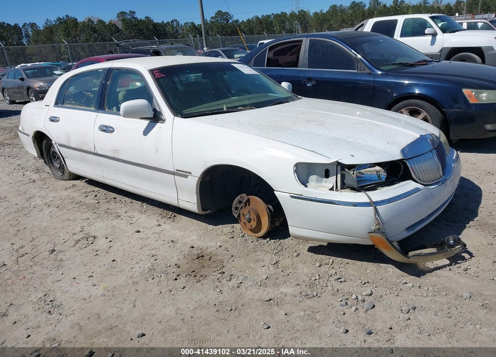 2002 LINCOLN TOWN CAR SIGNATURE VIN: 1LNHM82W02Y655024