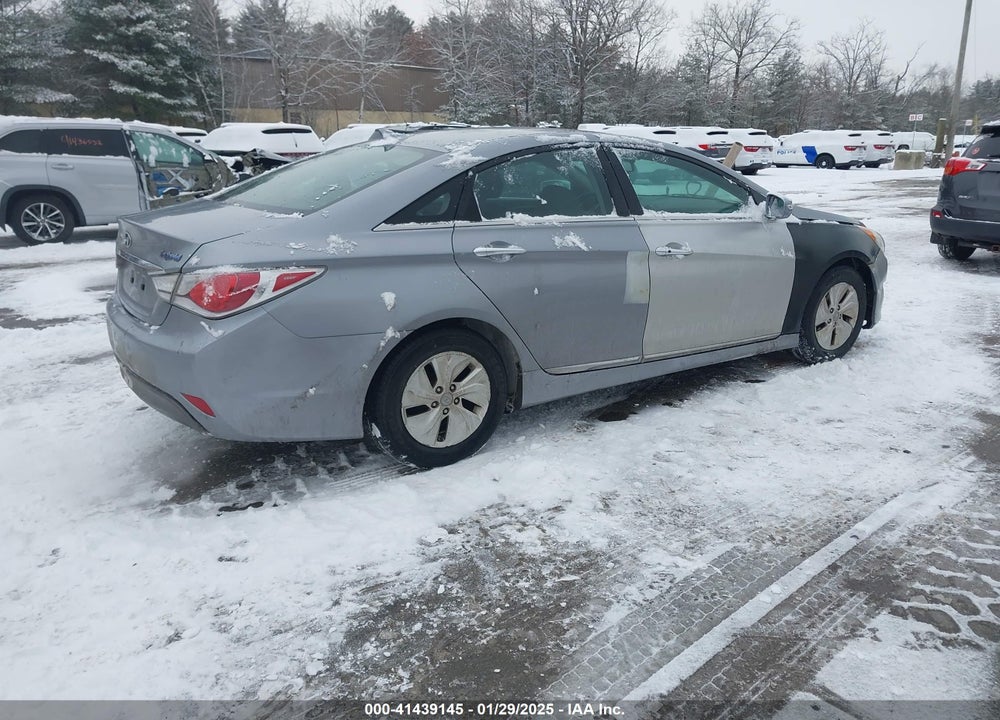 2015 HYUNDAI SONATA HYBRID VIN: KMHEC4A40FA131045