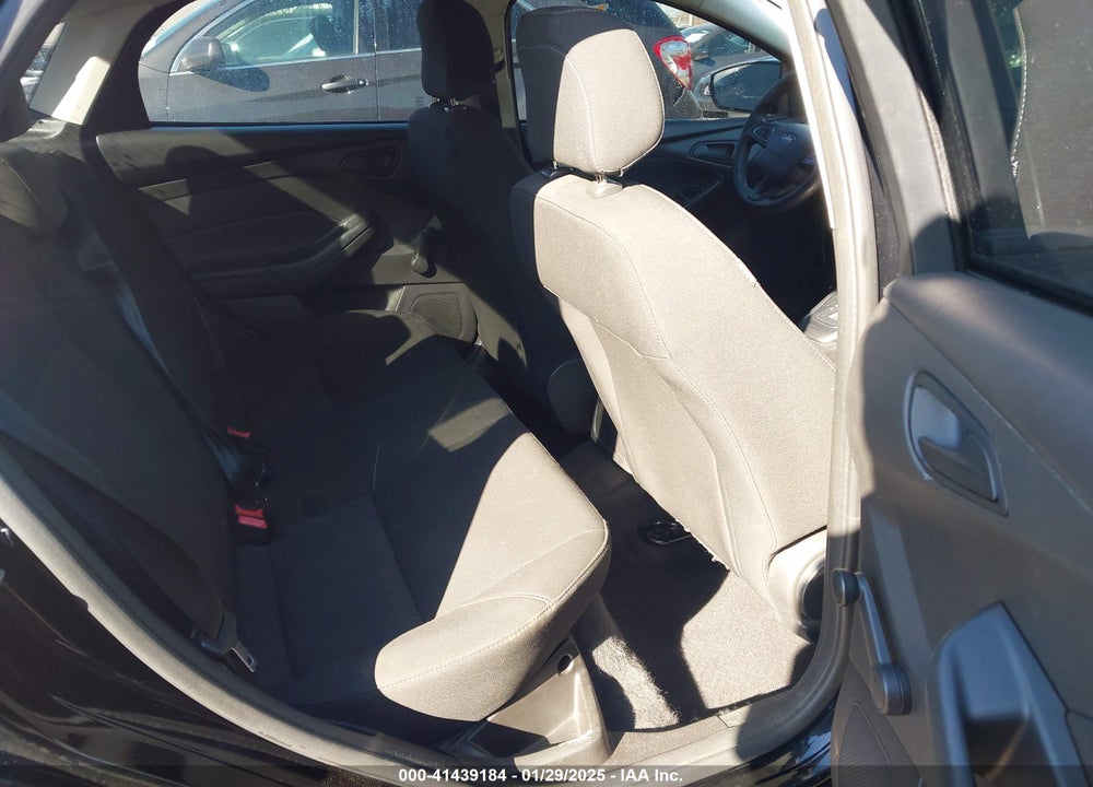 2017 FORD FOCUS VIN: 1FADP3E29HL201162