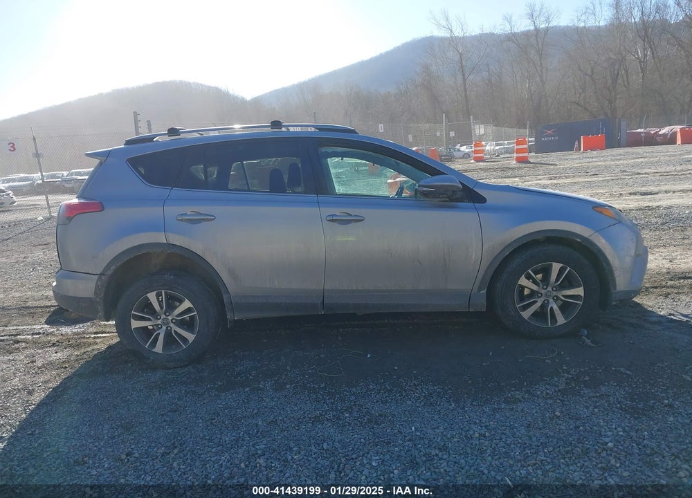 2017 TOYOTA RAV4 XLE VIN: 2T3RFREV7HW553671