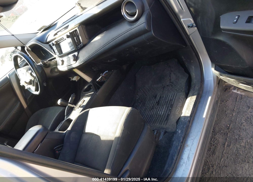 2017 TOYOTA RAV4 XLE VIN: 2T3RFREV7HW553671