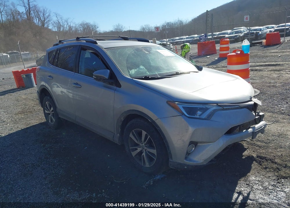 2017 TOYOTA RAV4 XLE VIN: 2T3RFREV7HW553671