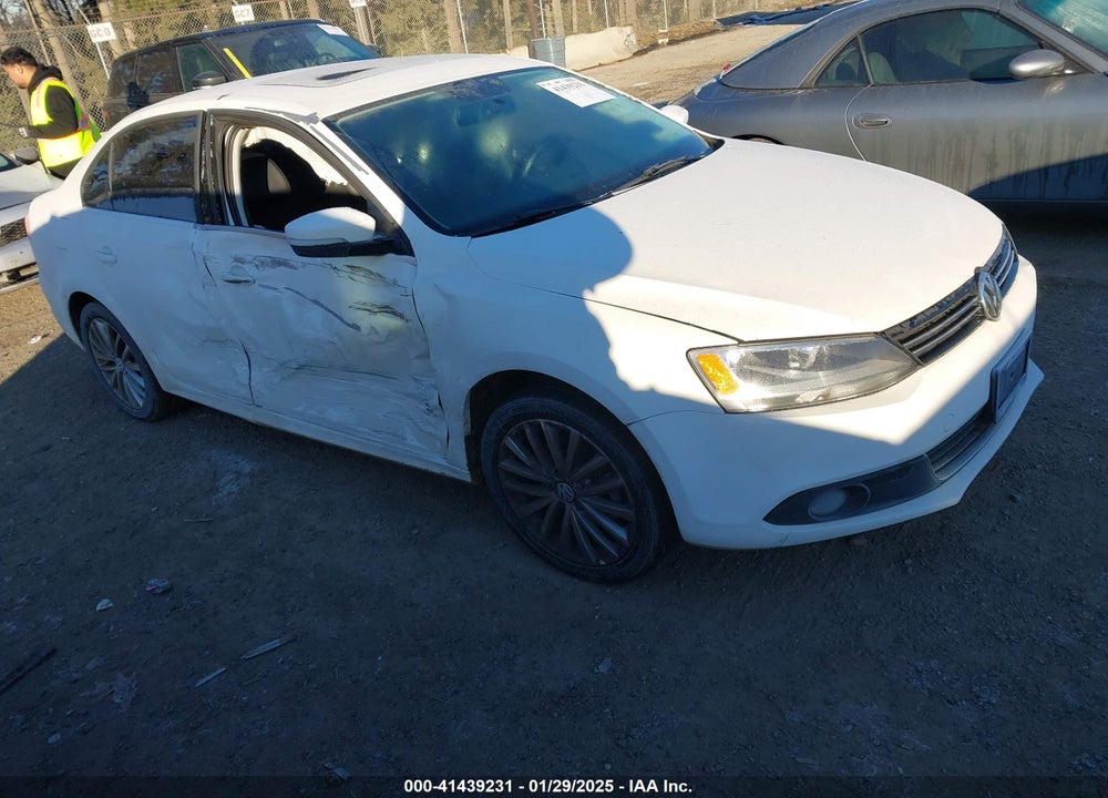 2014 VOLKSWAGEN JETTA 1.8T SEL VIN: 3VWL17AJ8EM384878