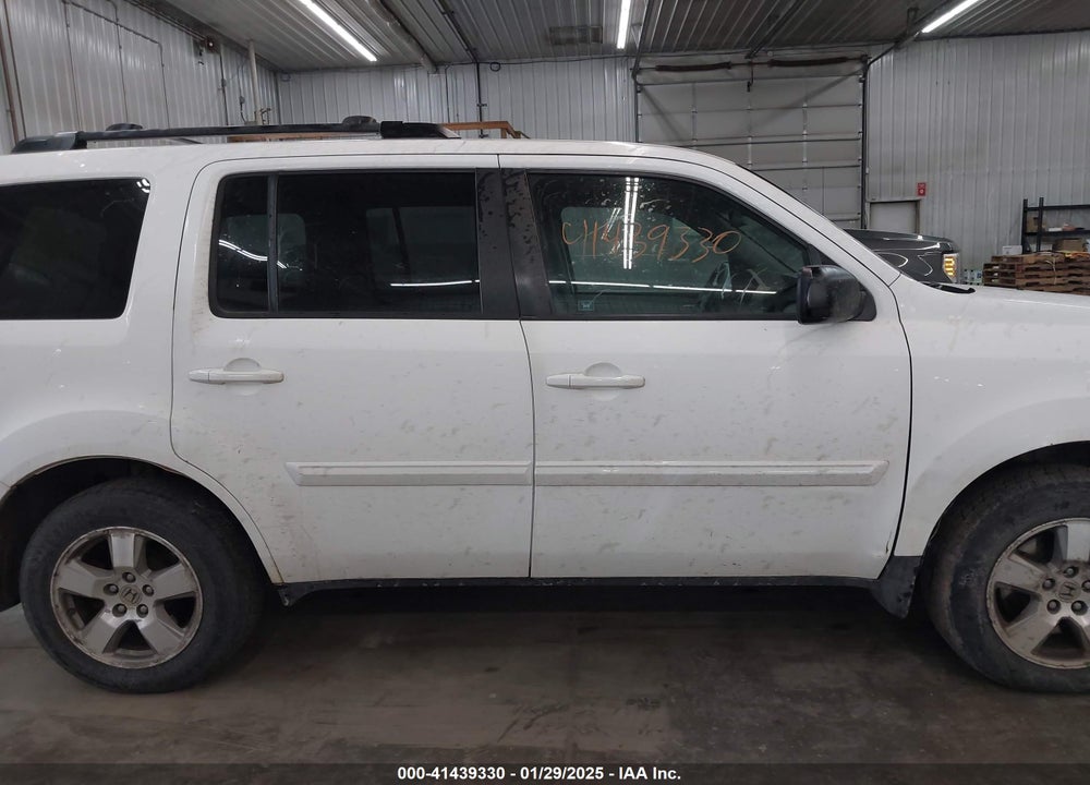 2011 HONDA PILOT EX VIN: 5FNYF4H46BB034738