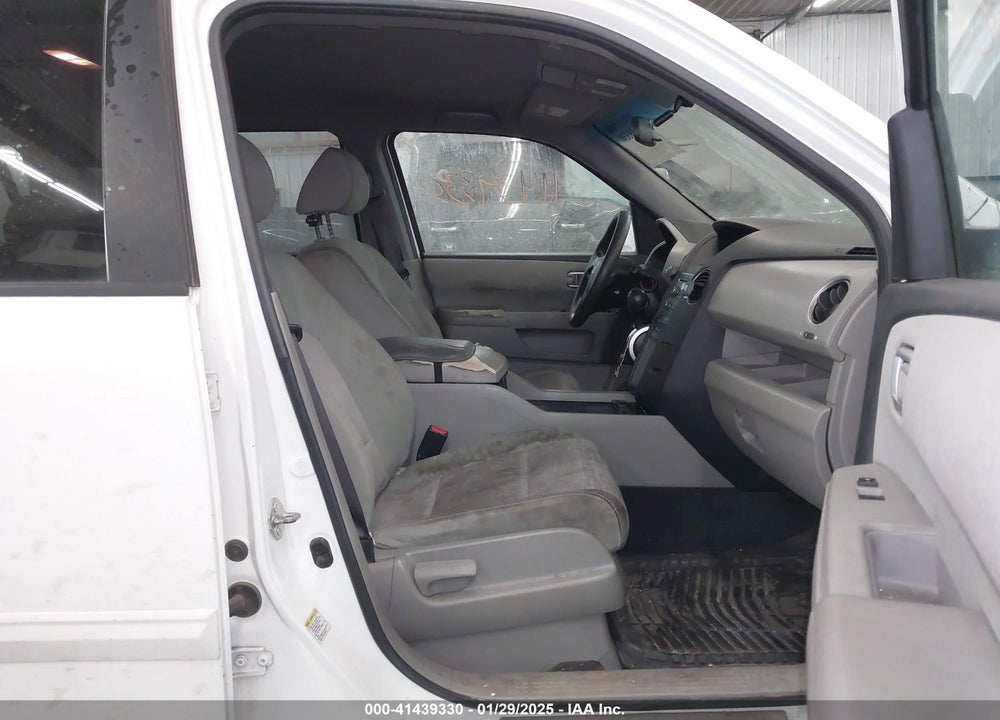 2011 HONDA PILOT EX VIN: 5FNYF4H46BB034738
