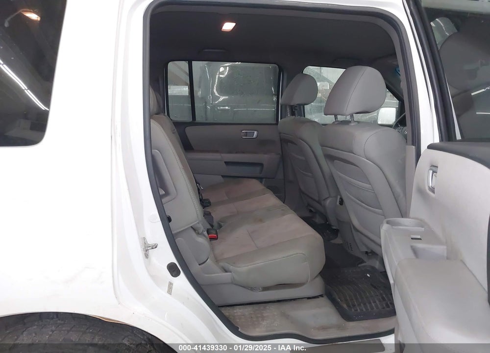 2011 HONDA PILOT EX VIN: 5FNYF4H46BB034738