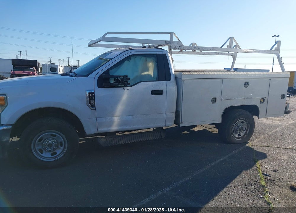 2022 FORD F-350 CHASSIS XL VIN: 1FDRF3F68NEE94763
