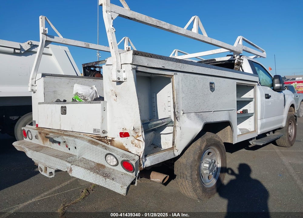 2022 FORD F-350 CHASSIS XL VIN: 1FDRF3F68NEE94763