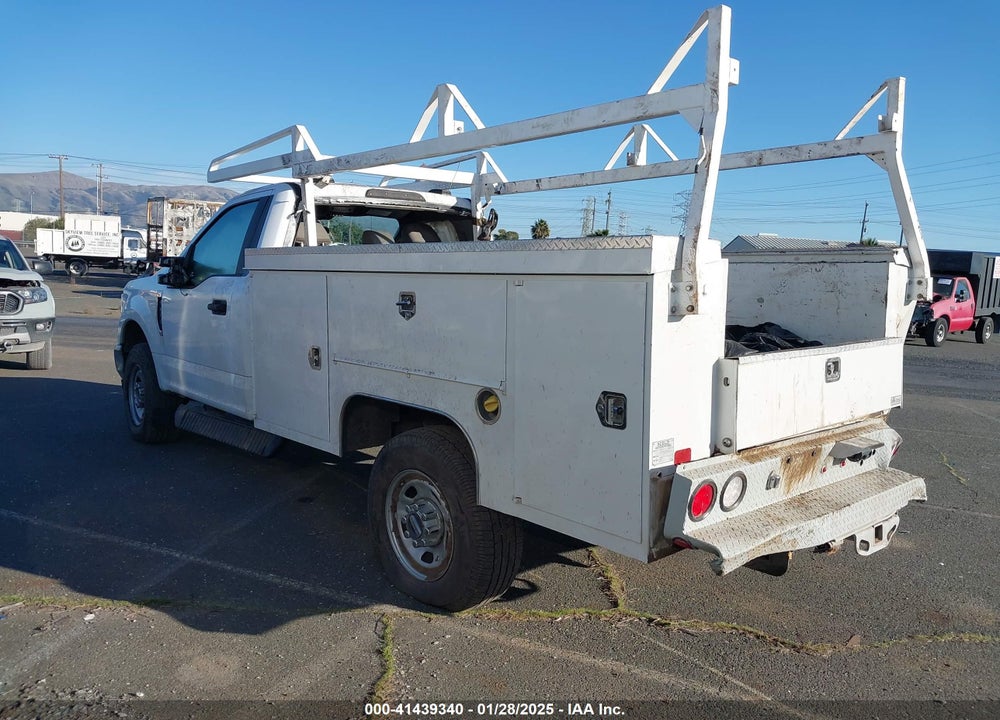 2022 FORD F-350 CHASSIS XL VIN: 1FDRF3F68NEE94763