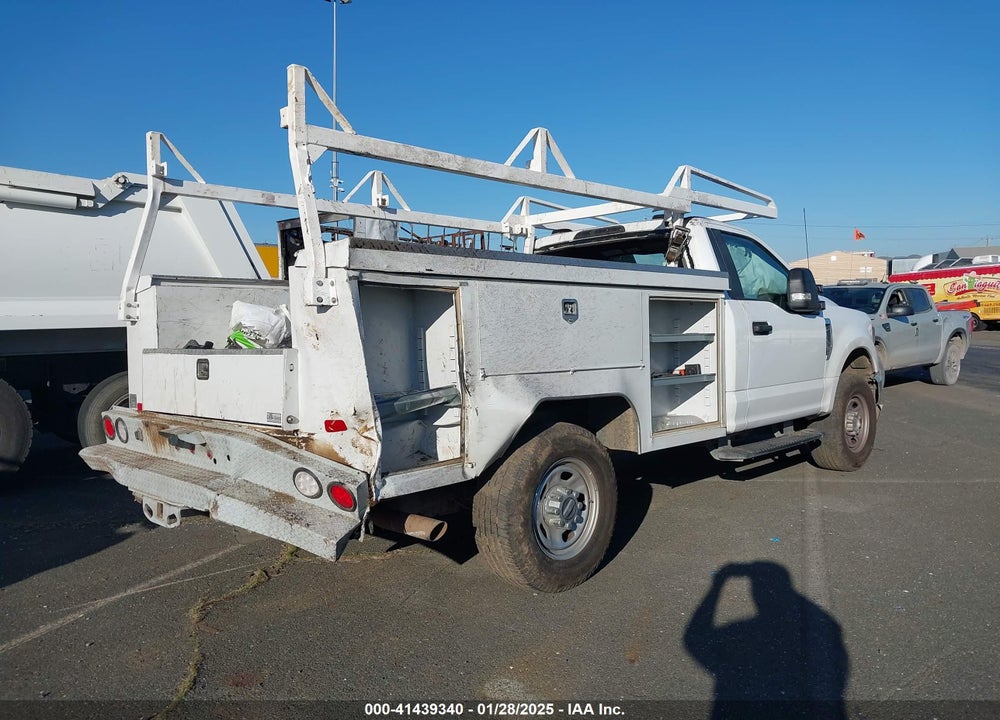 2022 FORD F-350 CHASSIS XL VIN: 1FDRF3F68NEE94763