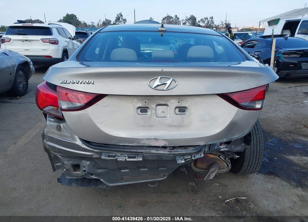 2016 HYUNDAI ELANTRA VIN: 5NPDH4AE0GH776069