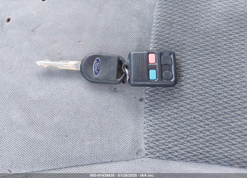 2003 FORD TAURUS SE VIN: 1FAFP53U43G231938