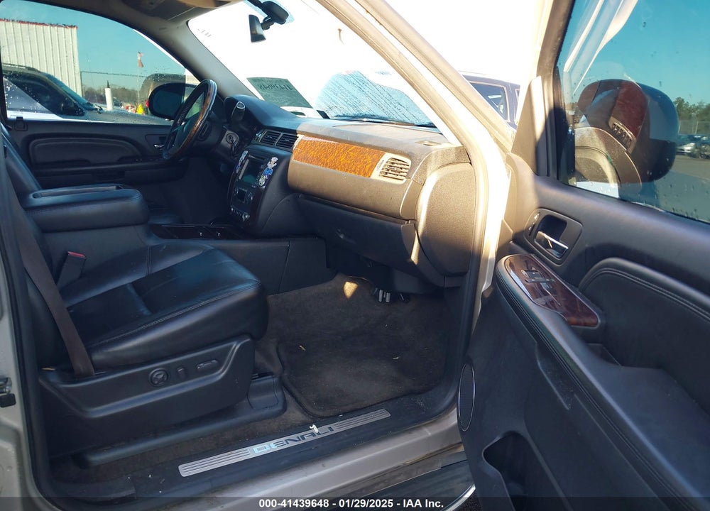 2009 GMC YUKON XL 1500 DENALI VIN: 1GKFK06269R234878