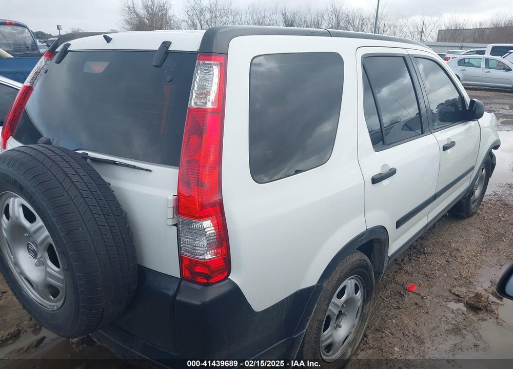 2006 HONDA CR-V LX VIN: JHLRD685X6C026906