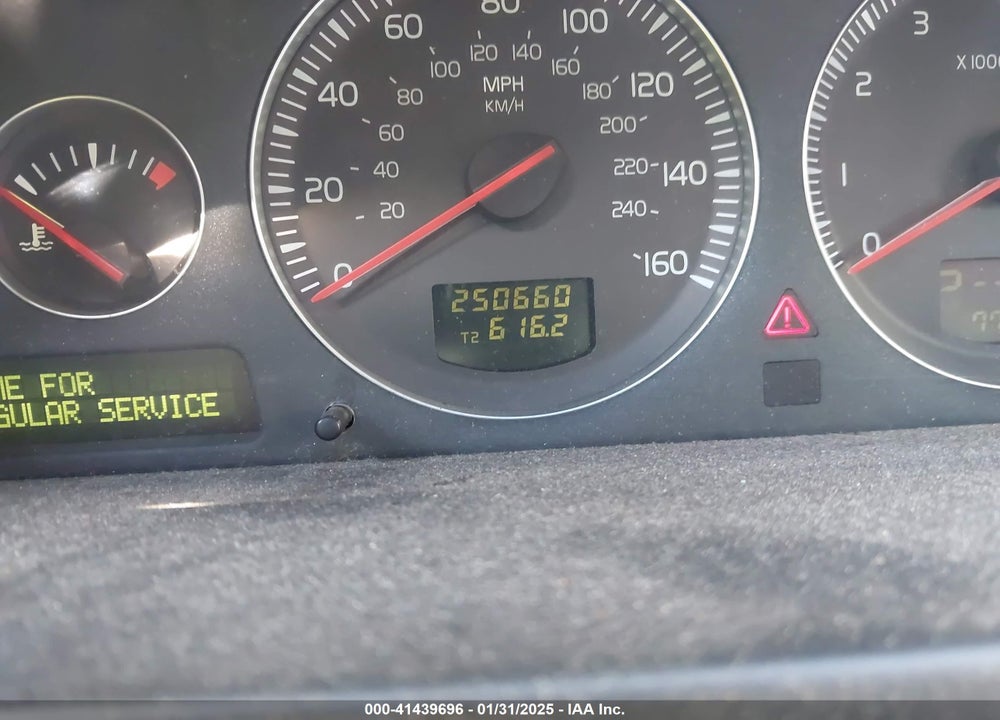 2004 VOLVO XC90 2.5T VIN: YV1CY59H241036603