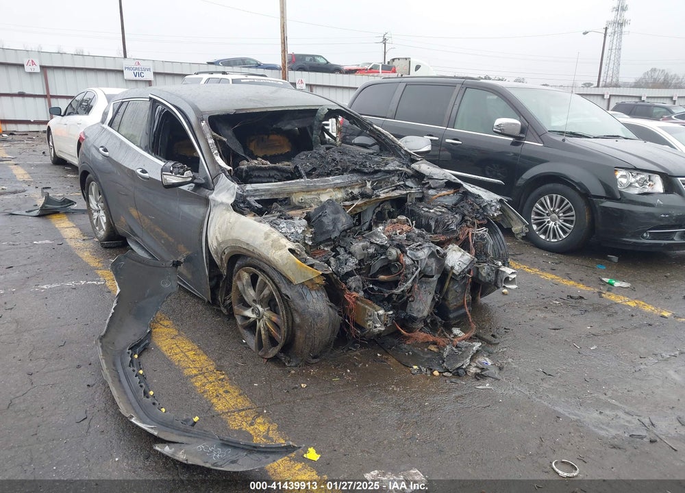 2018 INFINITI QX30 PURE VIN: SJKCH5CP7JA004891