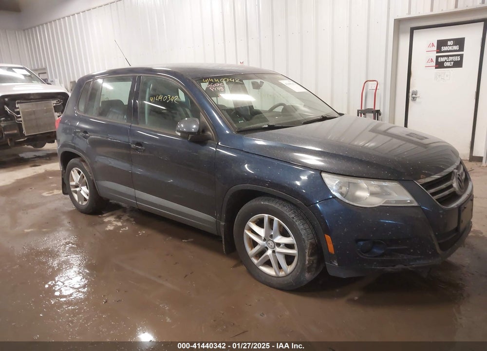 2011 VOLKSWAGEN TIGUAN S VIN: WVGBV7AX2BW565604